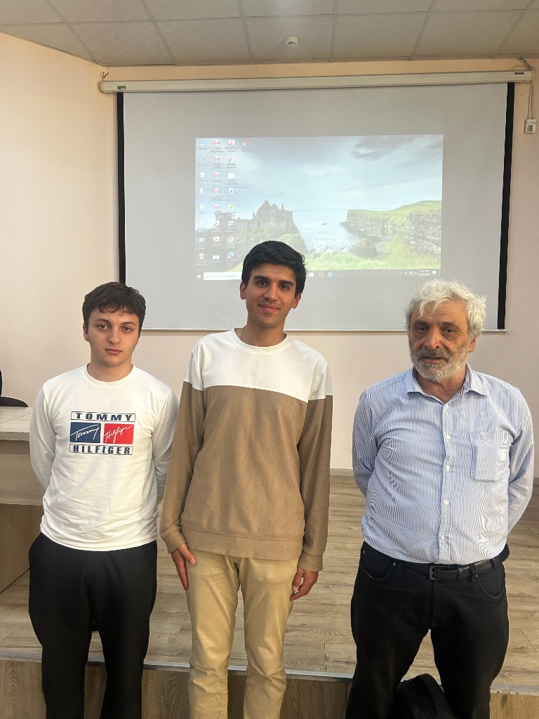 Klub Üzvü və Prof. Qərib Mürşüdov