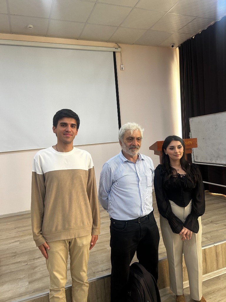 Klub Üzvü və Prof. Qərib Mürşüdov